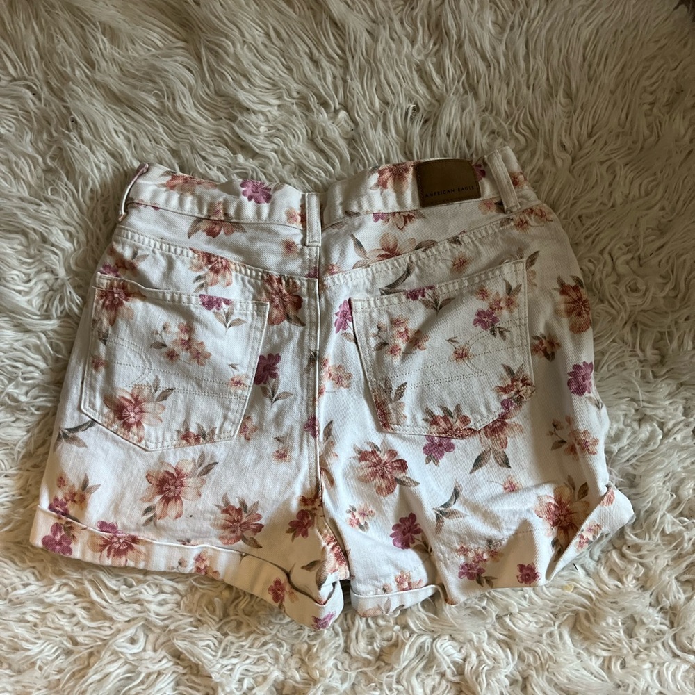 Flowered jean shorts
